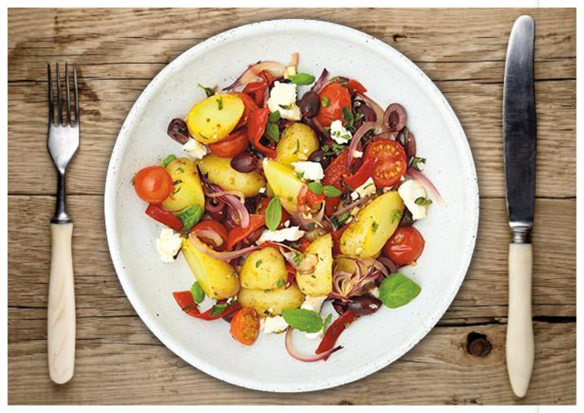 Mediterraner Kartoffelsalat Mit Geschmorten Kirschtomaten Rezept Hellofresh