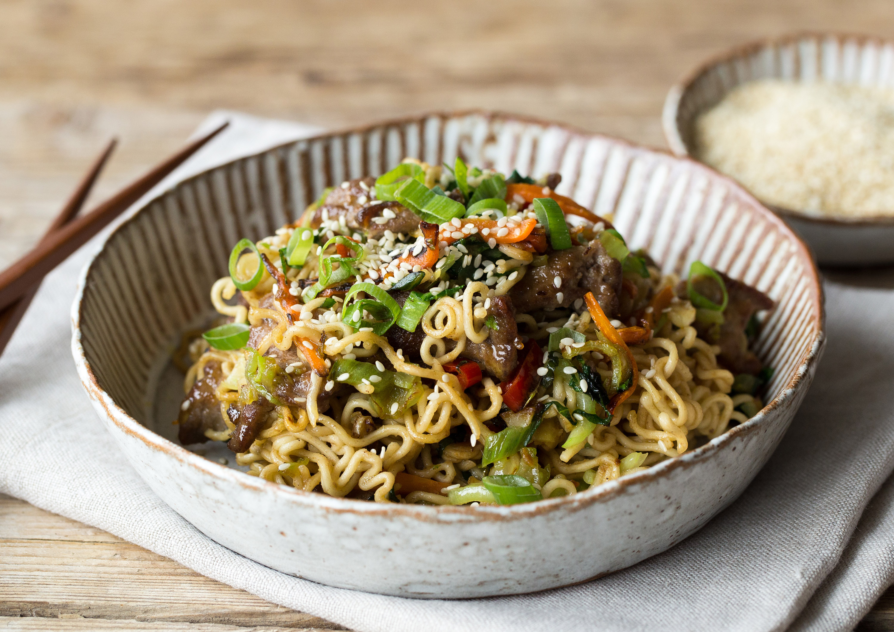 Asiatische Mie Nudel Pfanne Mit Saftigem Steak Rezept Hellofresh