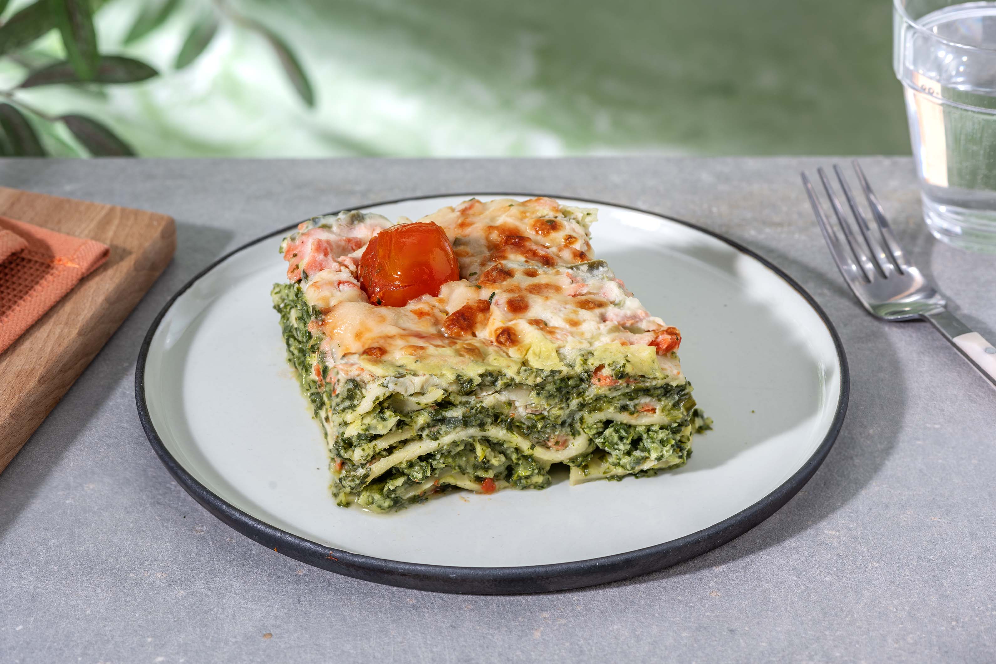 Romige Lasagne Met Gerookte Zalm Spinazie En Tomaat Recept Hellofresh