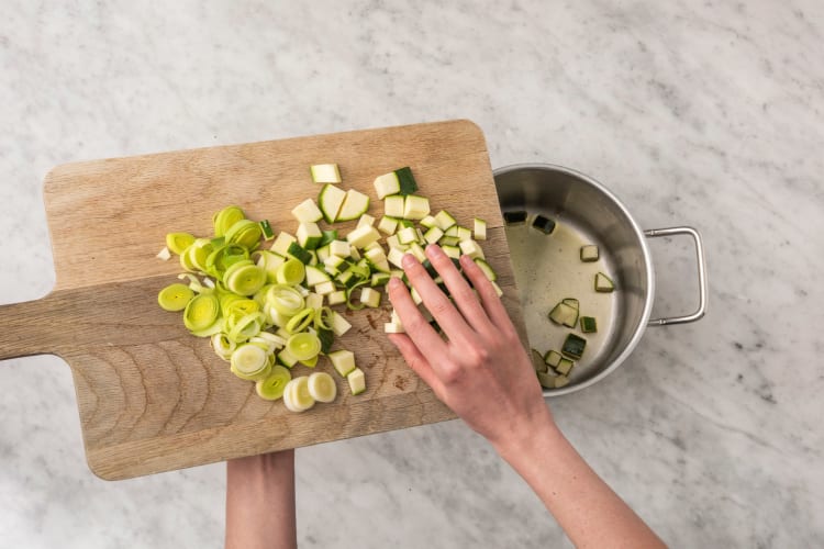 Soupe De Courgette Et Poireau L Aneth Frais Recette Hellofresh