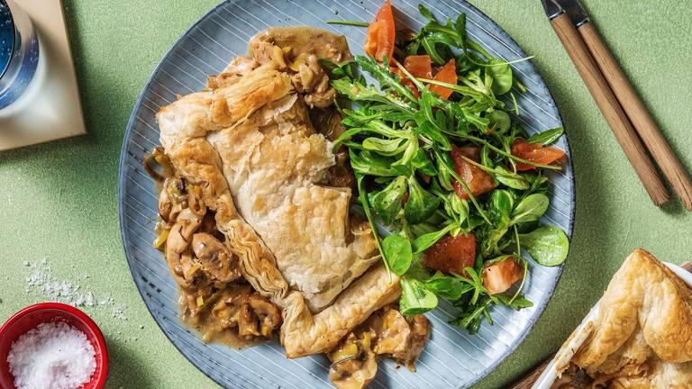 Tourte de poulet aux poireaux, champignons et romarin