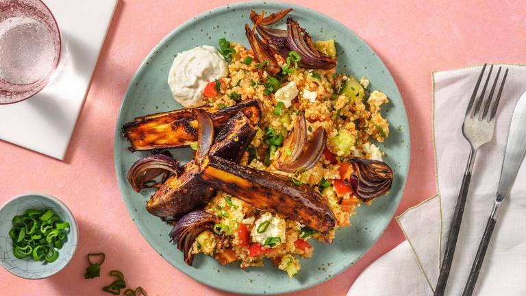 Honig-Harissa-Aubergine auf buntem Quinoa
