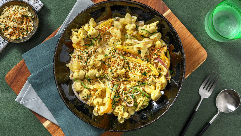 Mediterrane Fiorelli mit Kräuter-Käse-Bröseln