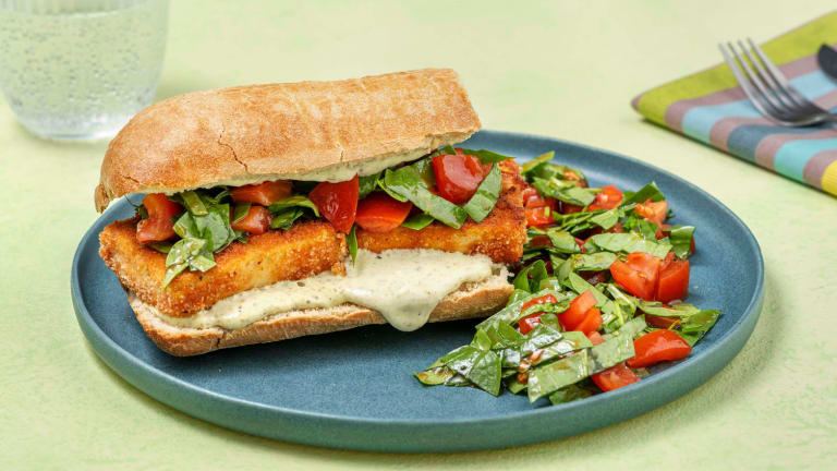 Paniertes Tofu-Sandwich mit Basilikum-Mayo