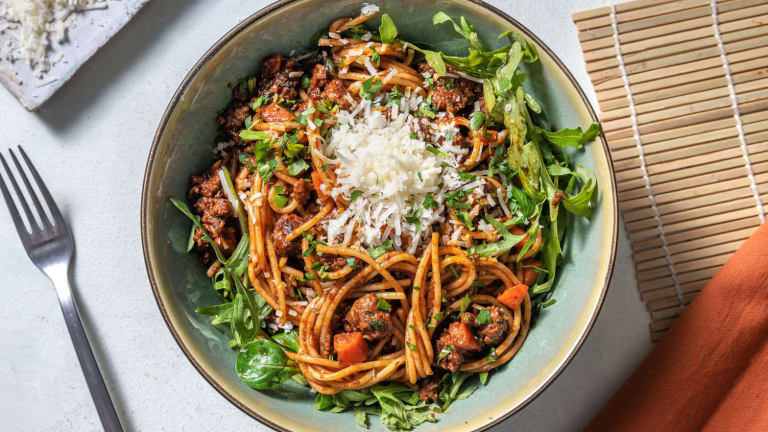Spaghetti, chair à saucisse poêlée & tapenade