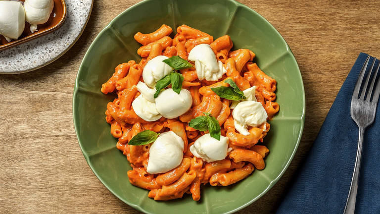 Torchietti in Tomaten-Paprika-Soße