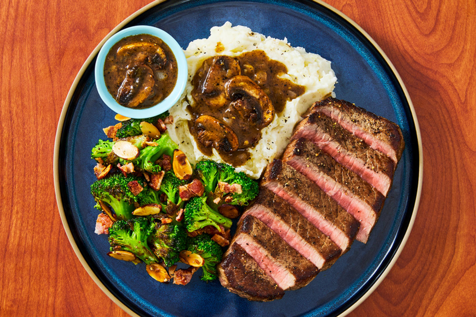 Pan-Seared Striploin Steaks and Mushroom Gravy
