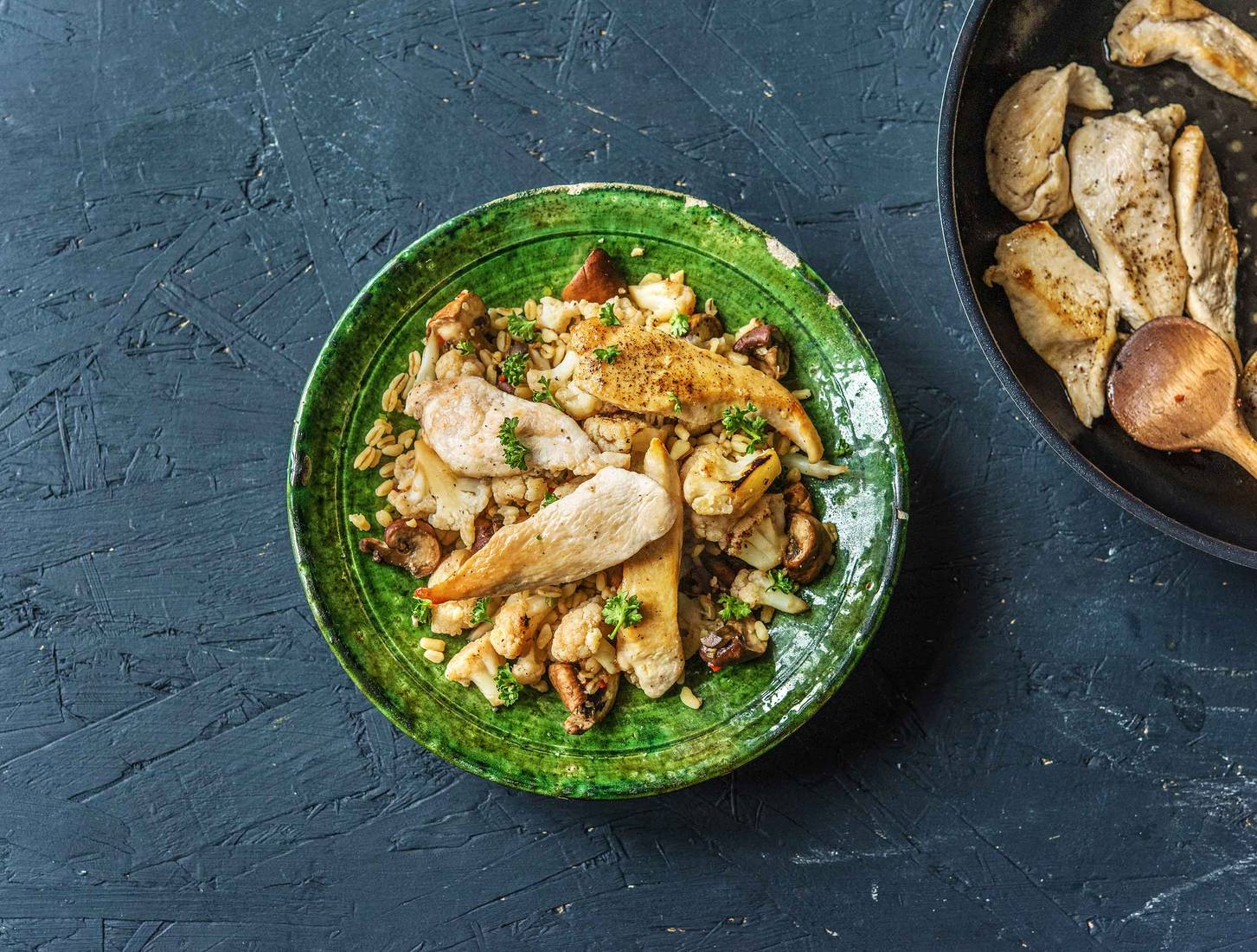 Parelgerst met gebakken kipfilethaasjes en bloemkool