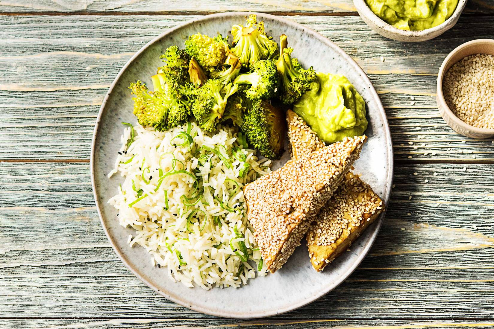 Würziger Tofu mit Sesamkruste,