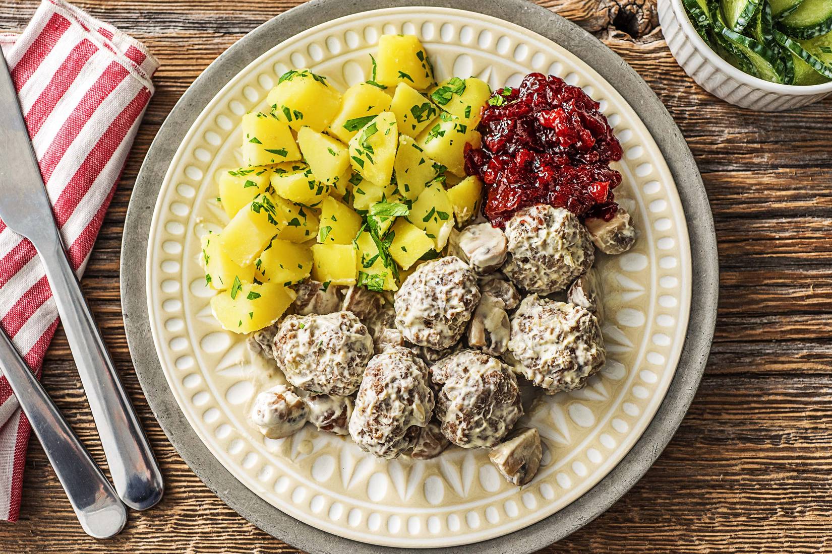 Köttbullar! Schwedische Hackbällchen