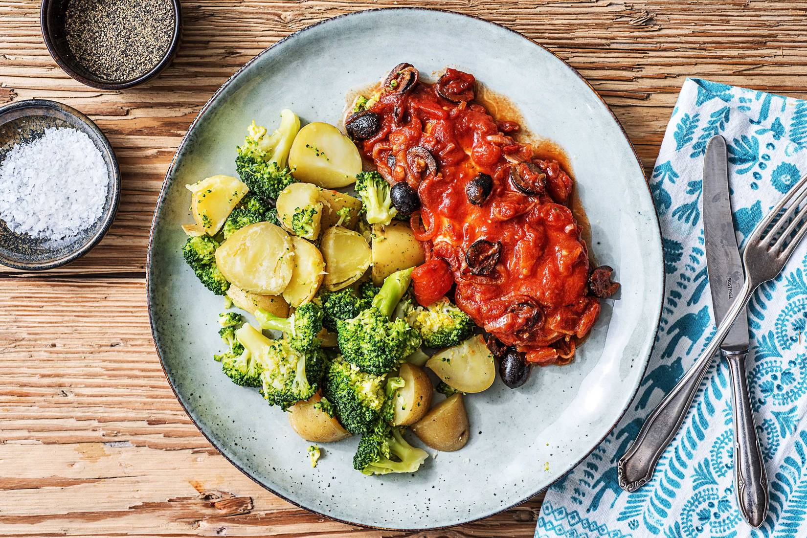 Trutenbrust Schnitzel in Oliven-Tomaten-Sauce