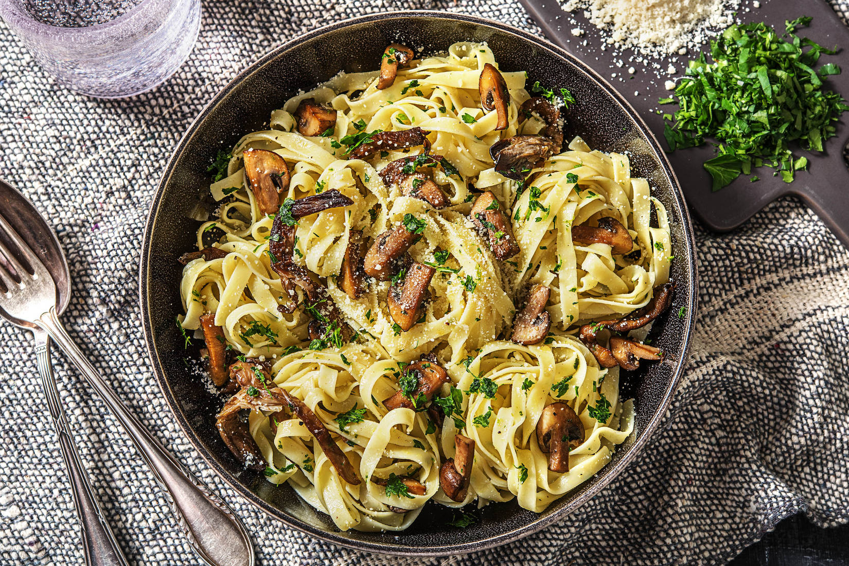 Schnelle Fettuccine mit Trüffelöl