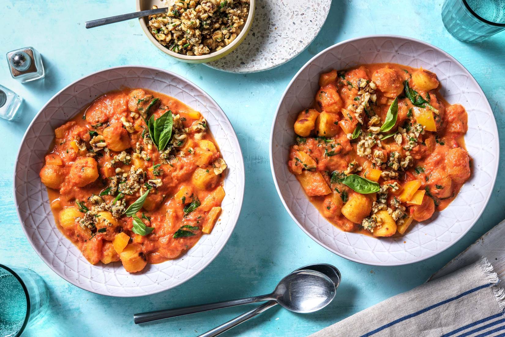 Gnocchi in cremiger Spinat-Tomaten-Soße