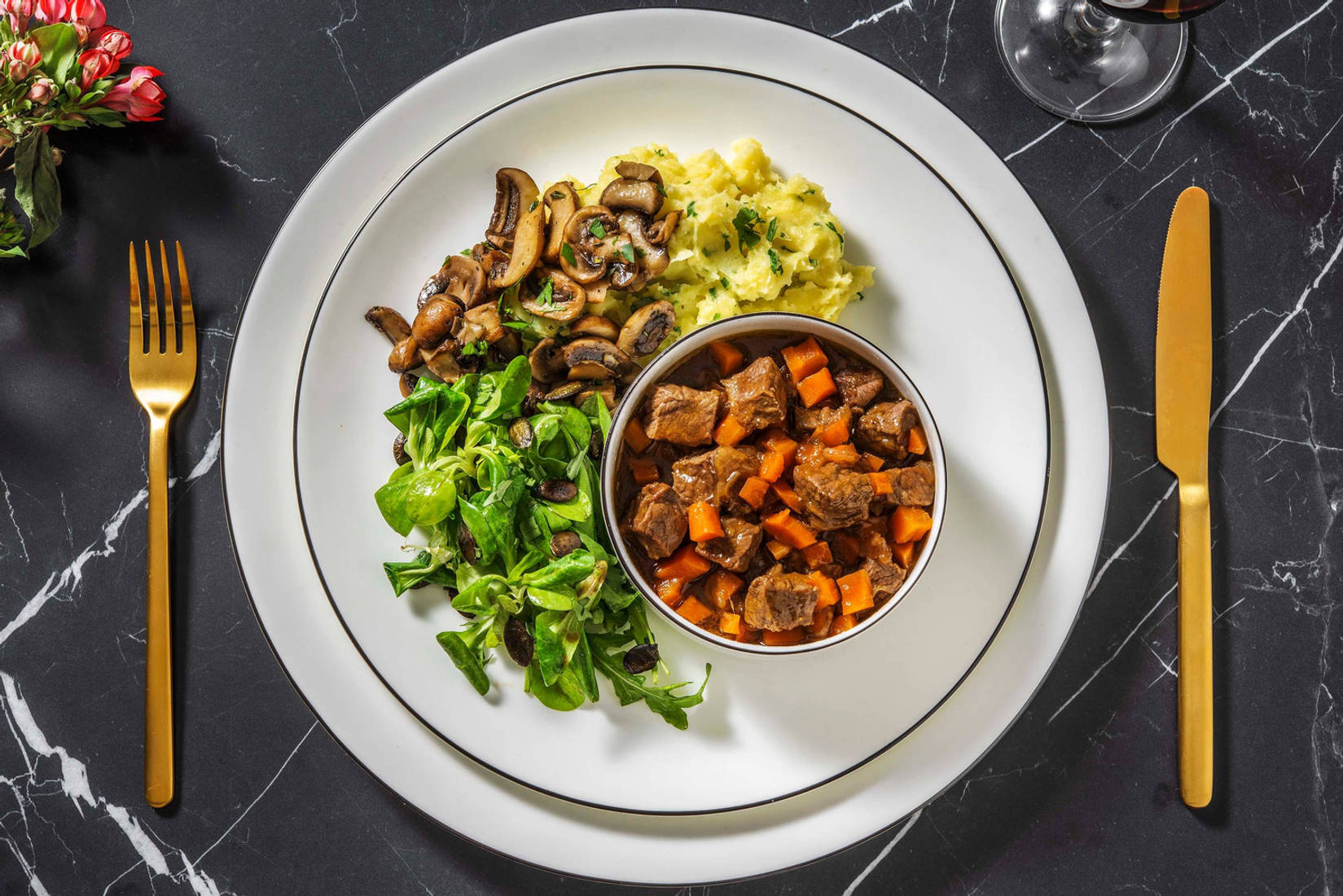 Hertenpeper met aardappelpuree