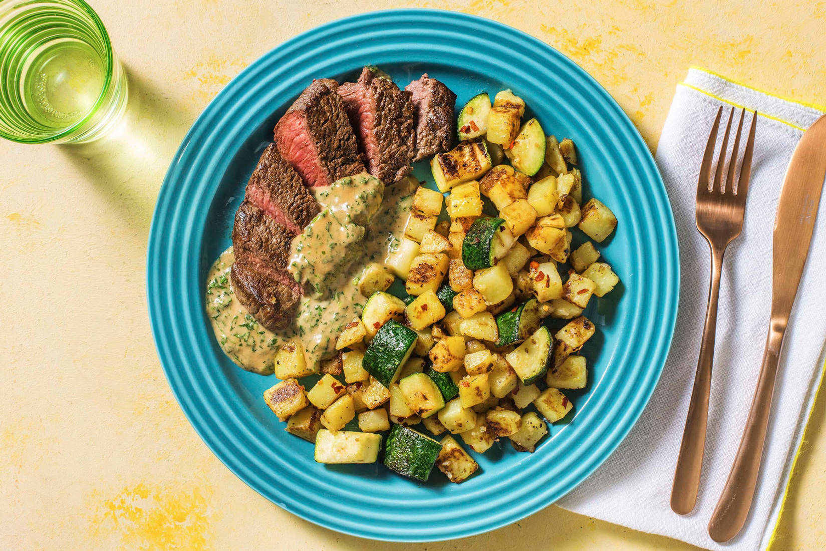 Simmentaler Steak mit cremiger Kräutersoße