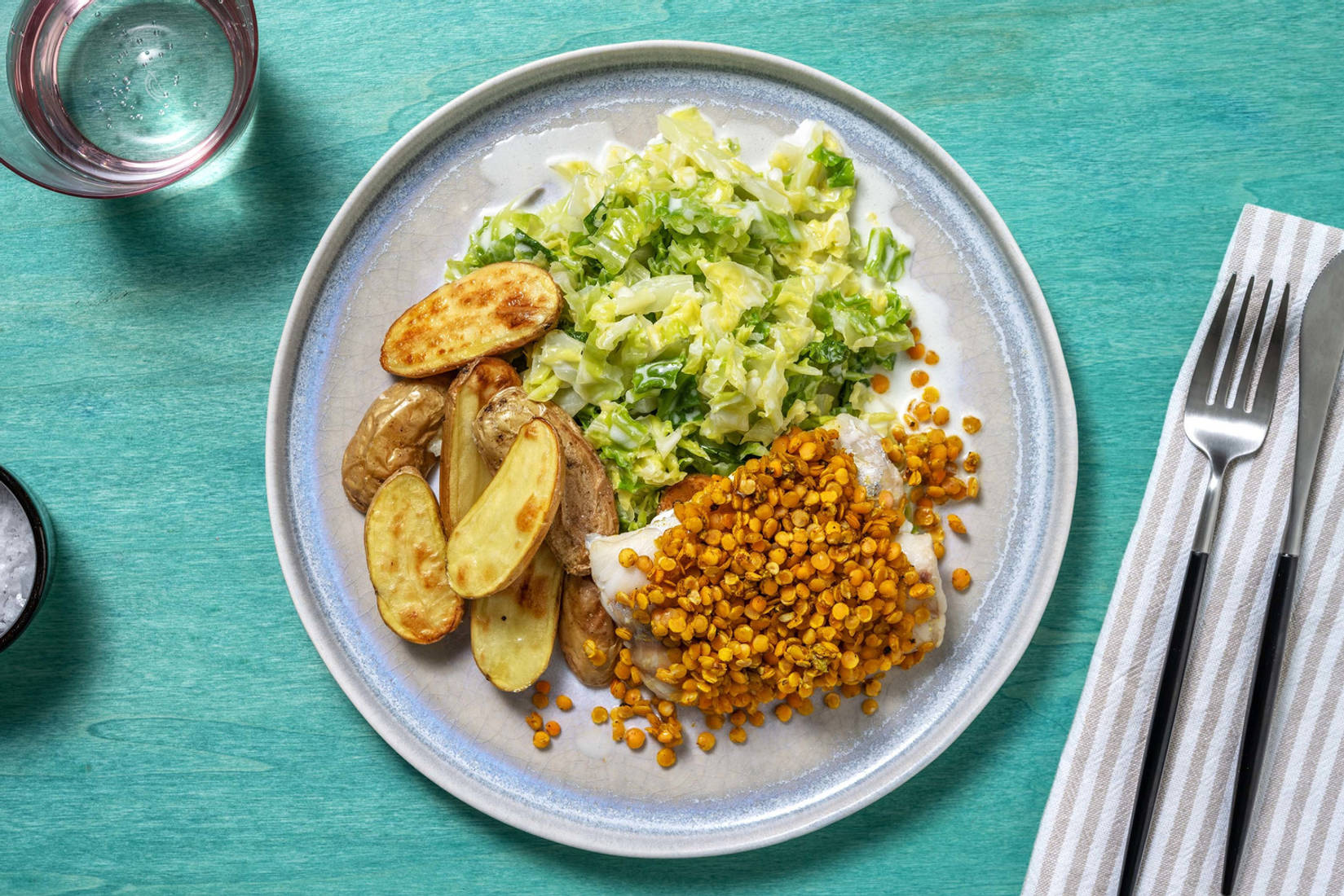 Zartes Fischfilet unter Curry-Linsenhaube