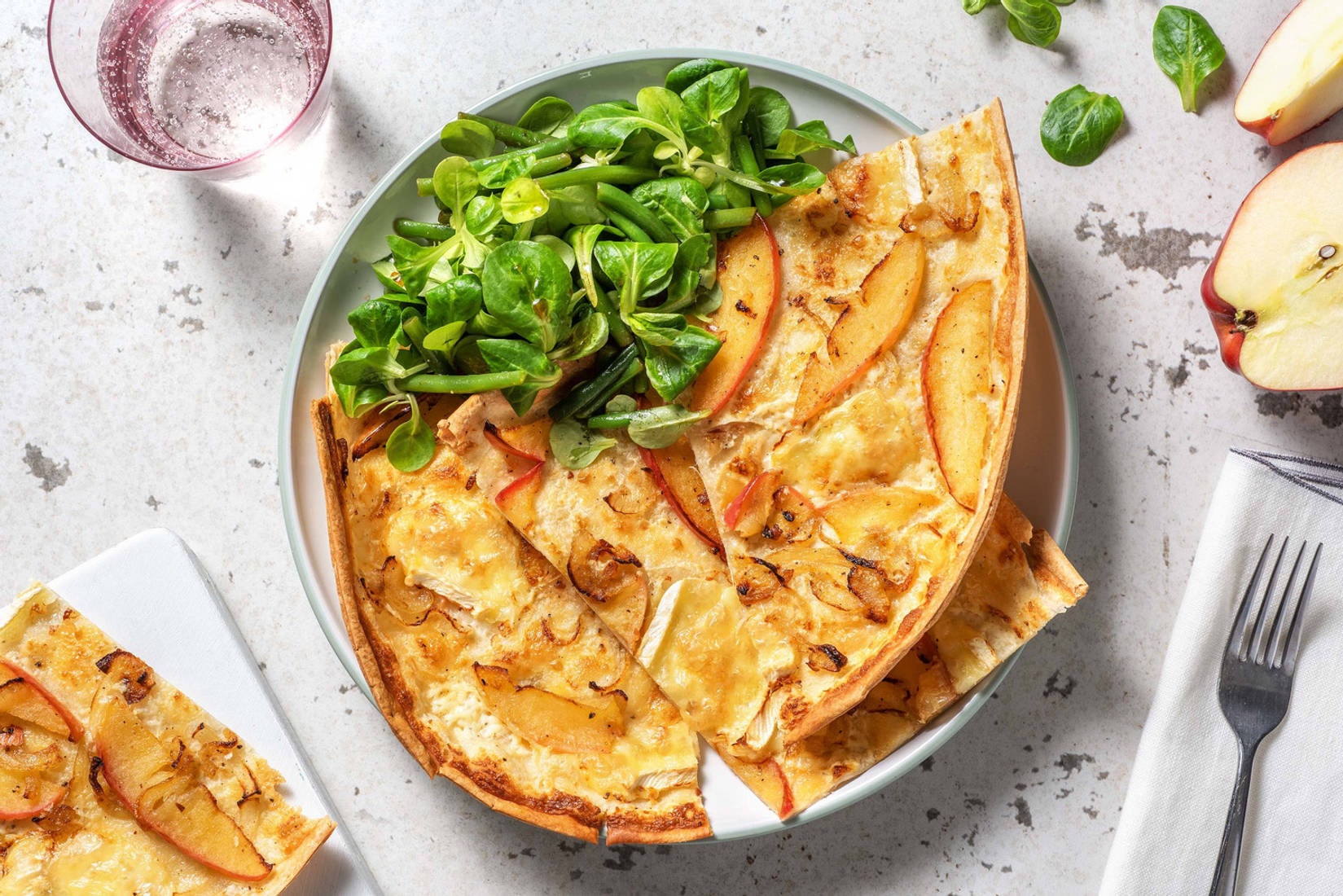 Flammkuchen met brie en appel