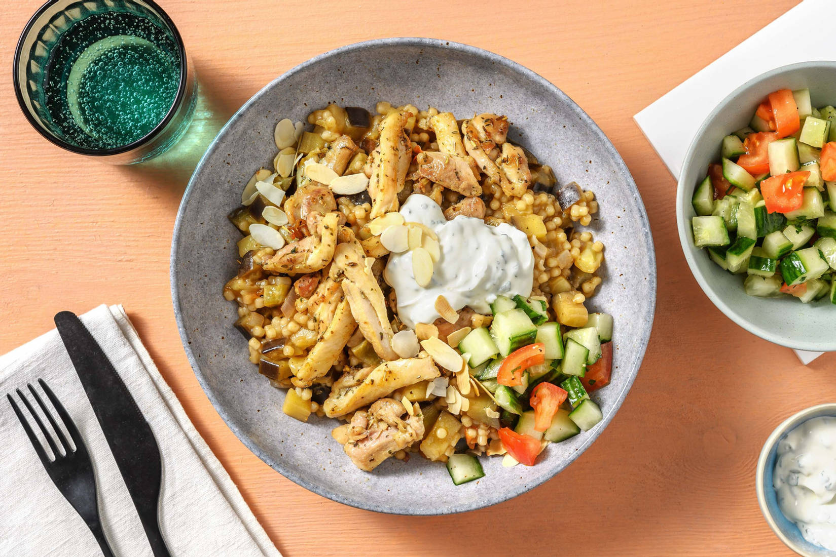 Couscous perlé du Moyen-Orient à l’émincé de cuisse de poulet