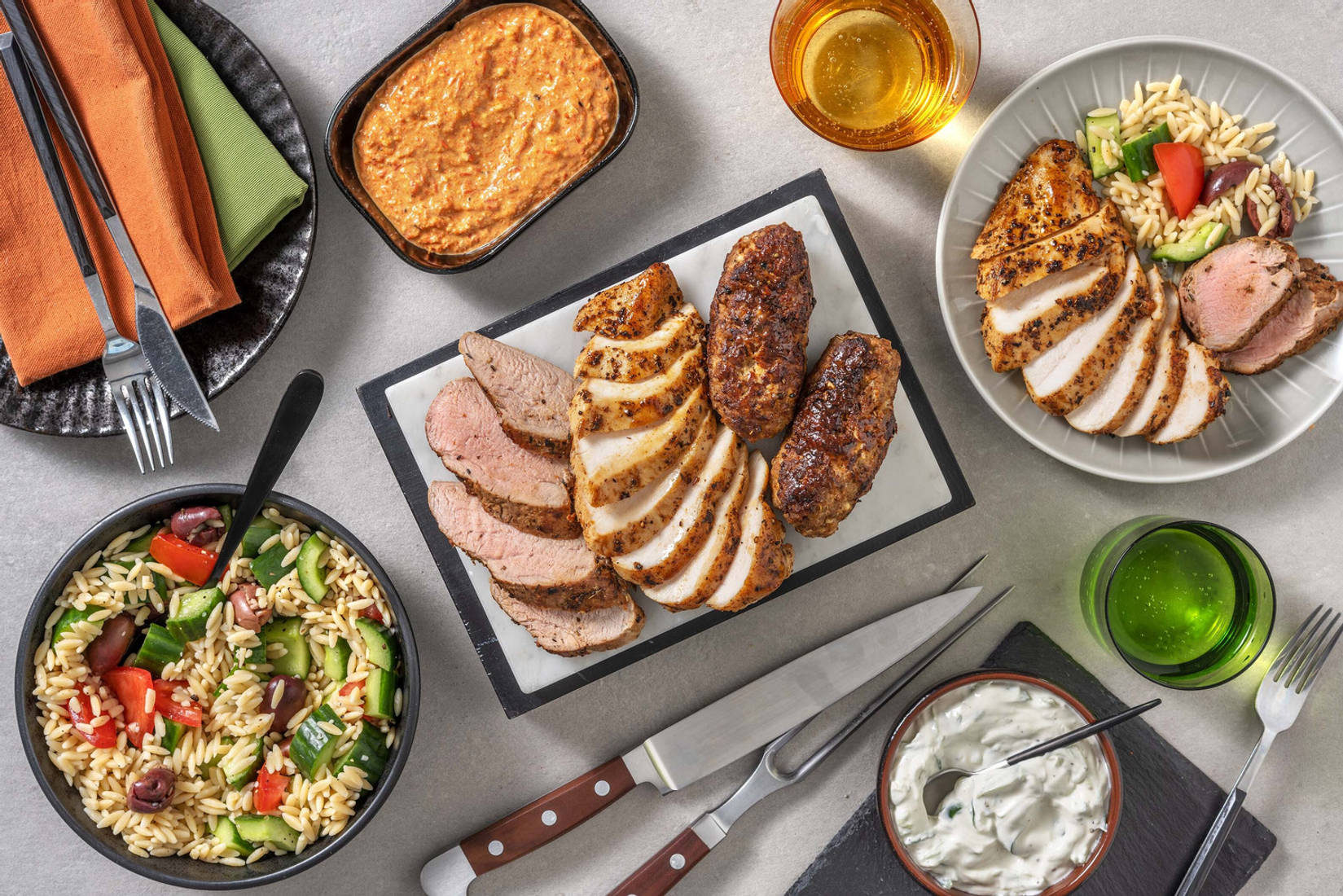 Griechische Grill-Platte mit zweierlei Souflaki