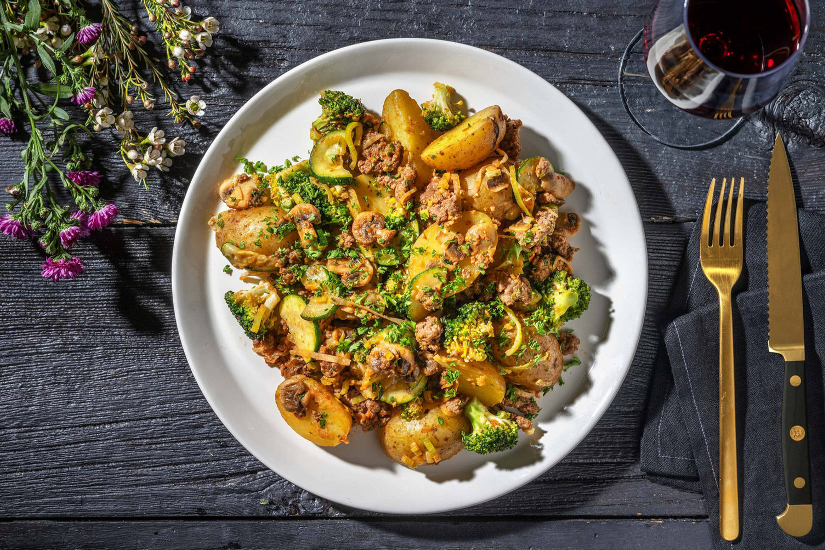 Krieltjesschotel met rundergehakt en rode pesto