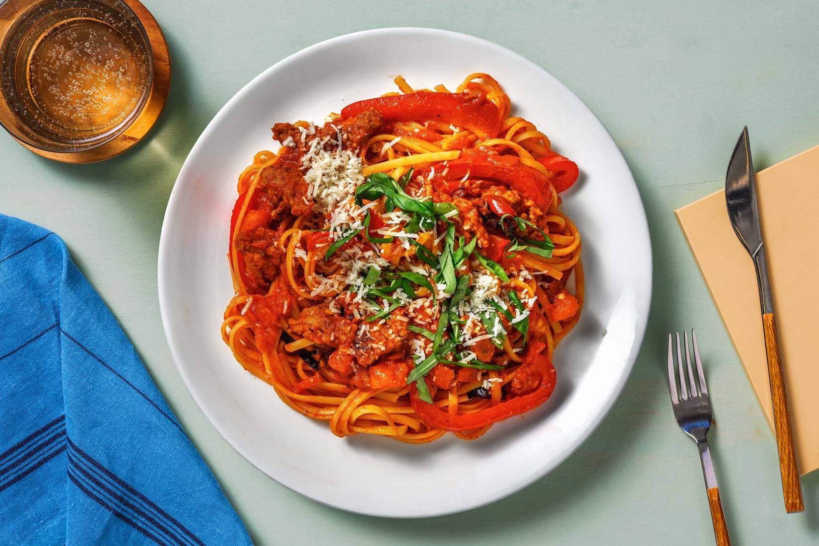 Linguine & saucisse de porc en sauce tomate à la harissa