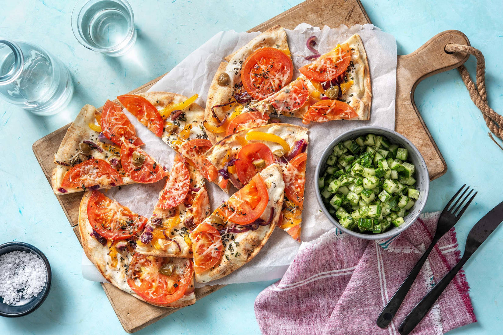 Pizza sur pain plat à la grecque