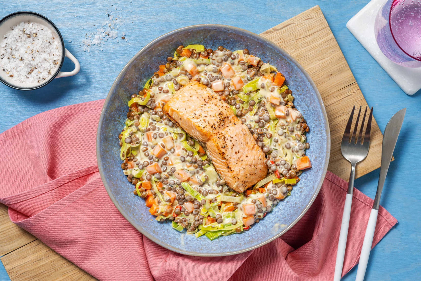 Lachs auf cremigem Porreegemüse & Linsen