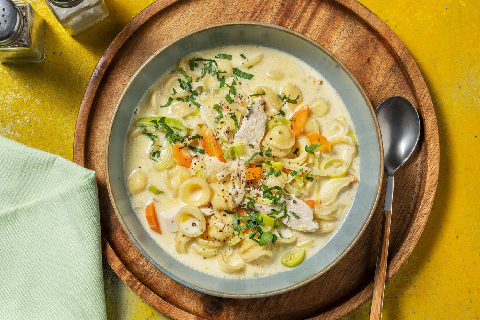 Soupe crémeuse au poulet et orecchiette