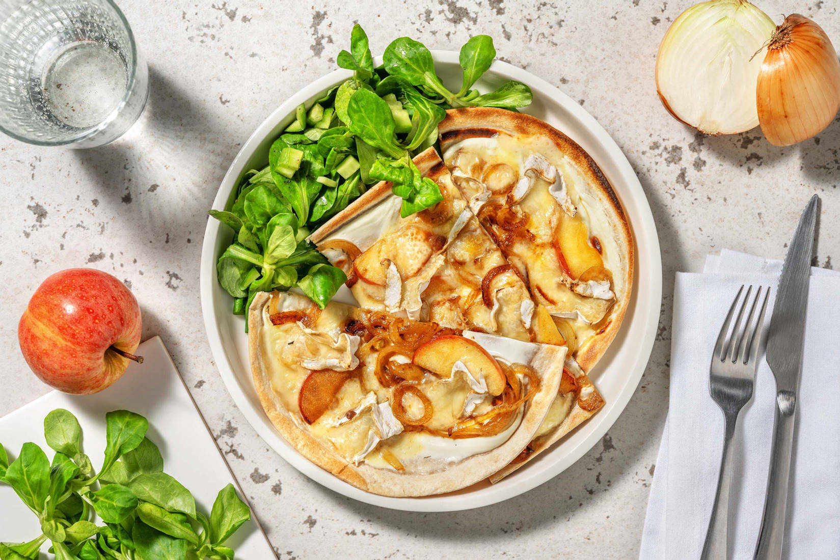 Flammekueche au brie et à la pomme