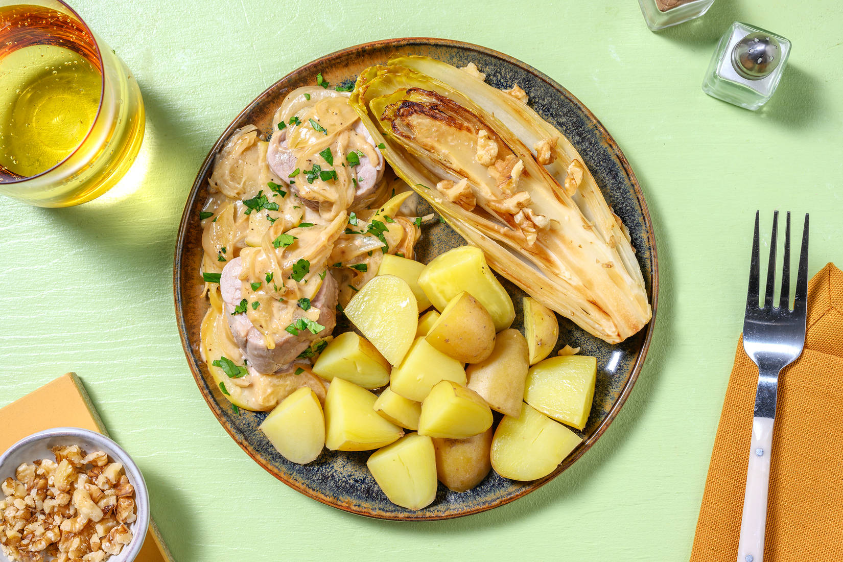 Schweinemedaillons in Apfel-Zwiebel-Sahnesoße