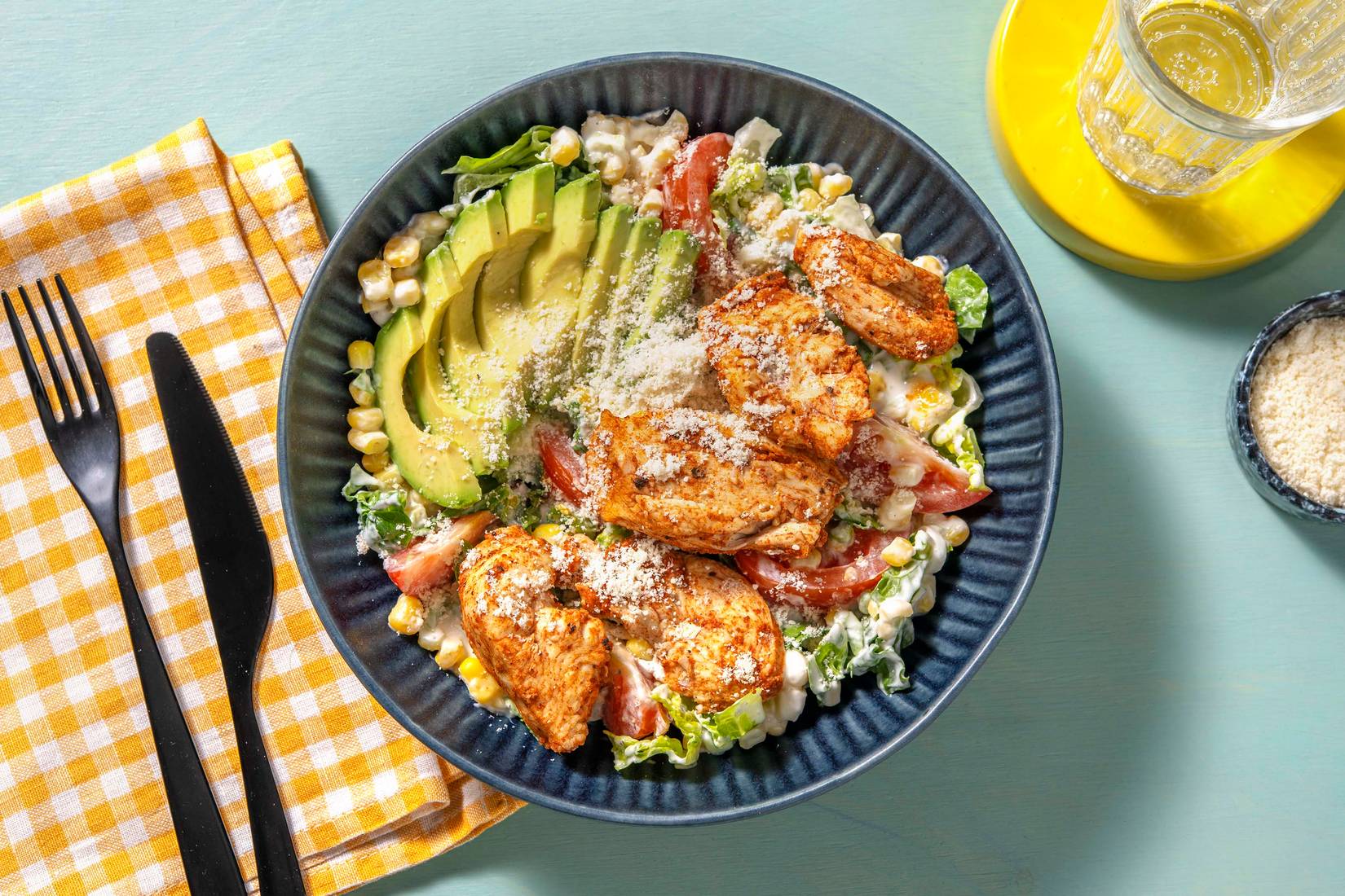 American Bowl mit Poulet und Avocado
