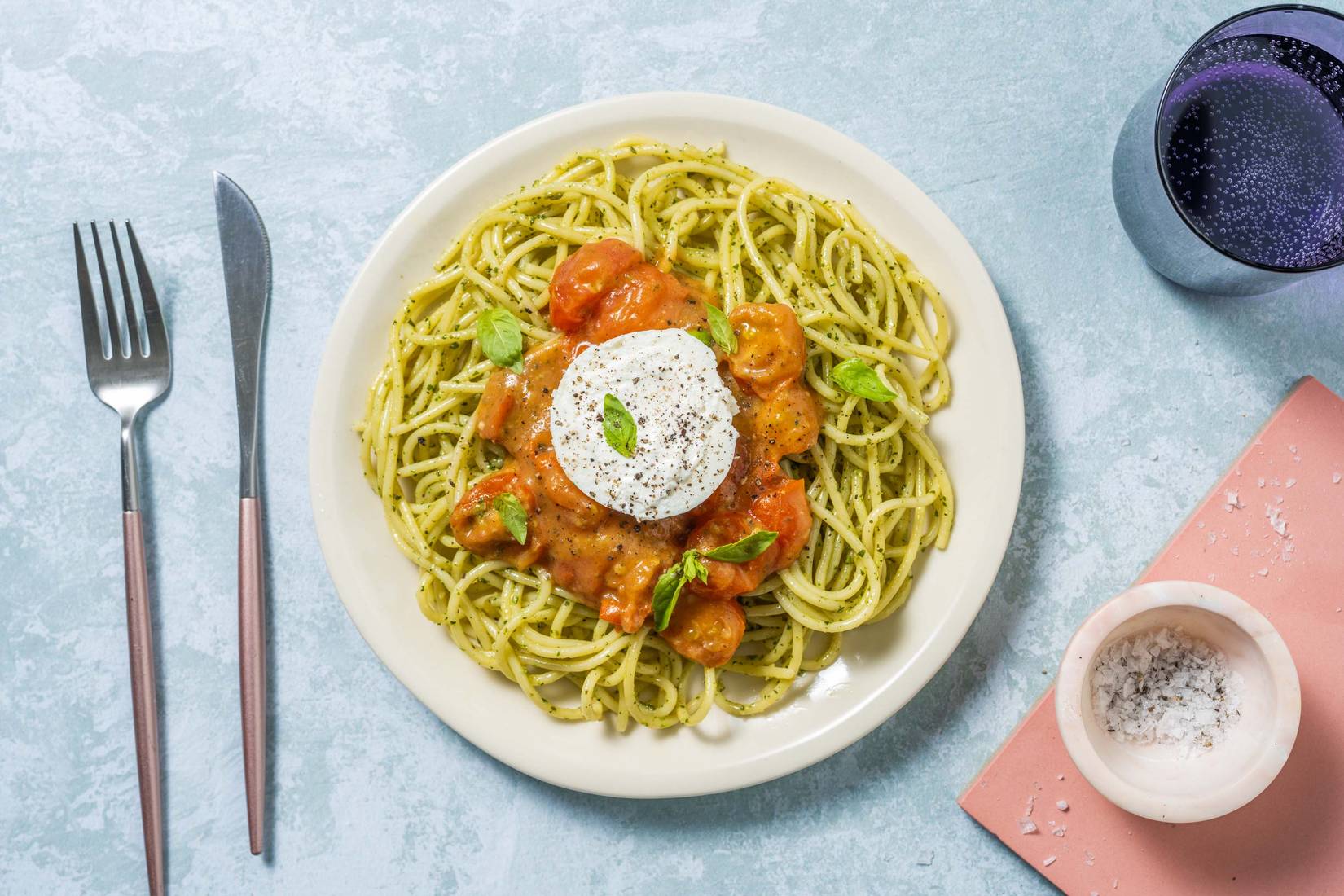 Spaghetti Burrata mit selbstgemachtem grünen Pesto