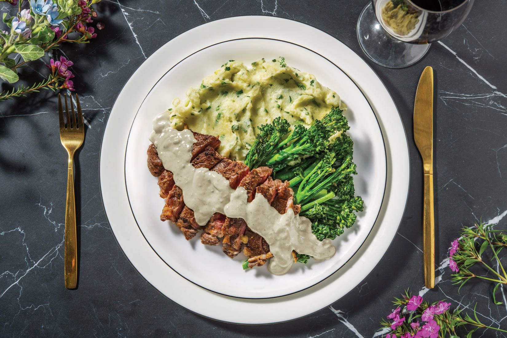 Seared Steak & Creamy Pepper Sauce