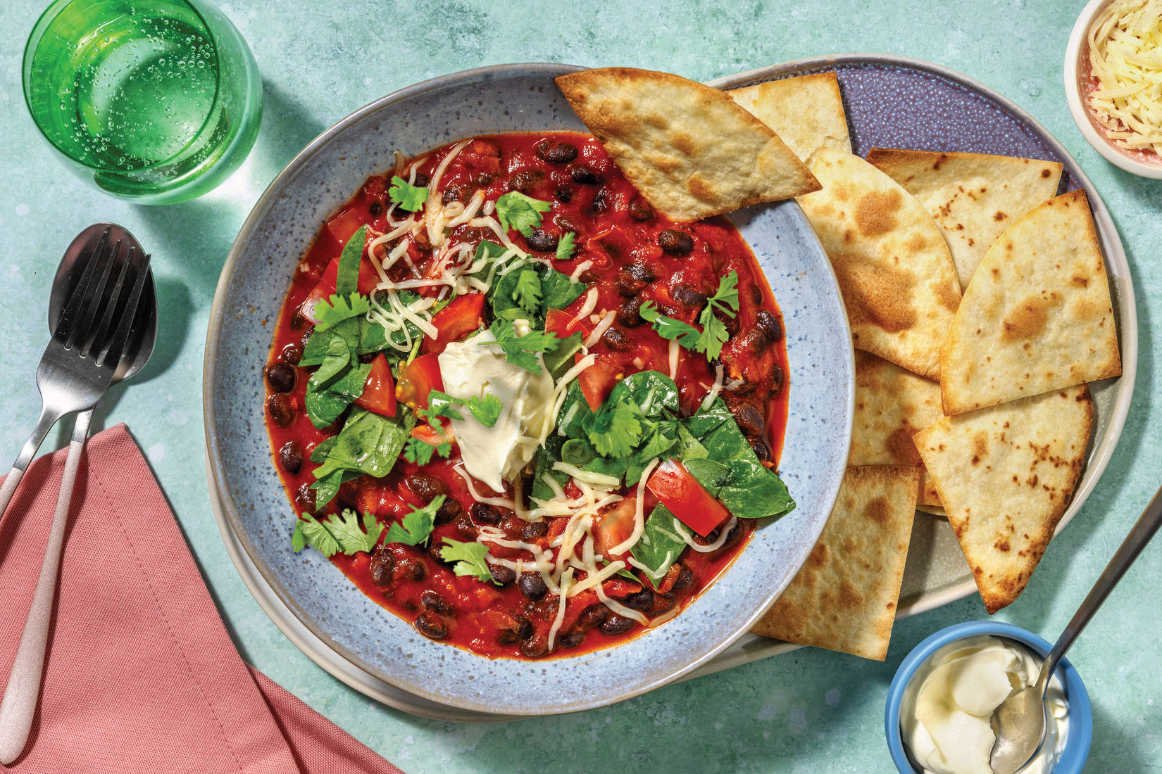 Smokey Black Bean Chilli & Tortilla Chips