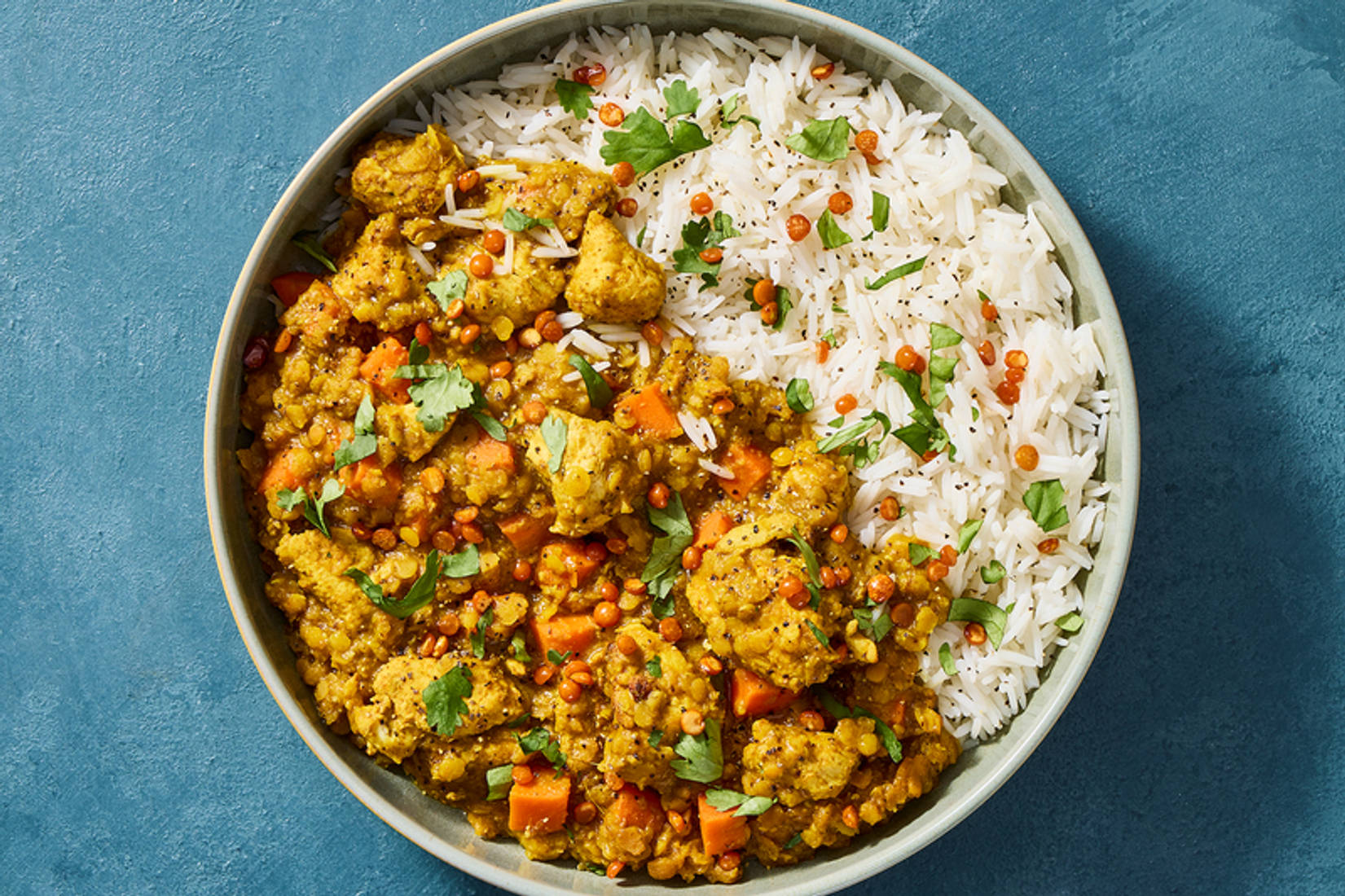 Dal aux lentilles rouges et aux poitrines de poulet