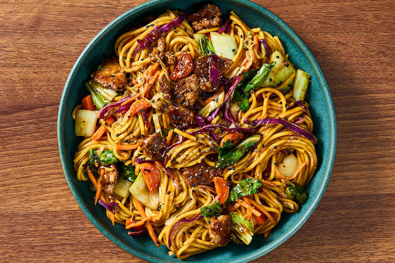 Nouilles style chow mein au sésame et aux arachides