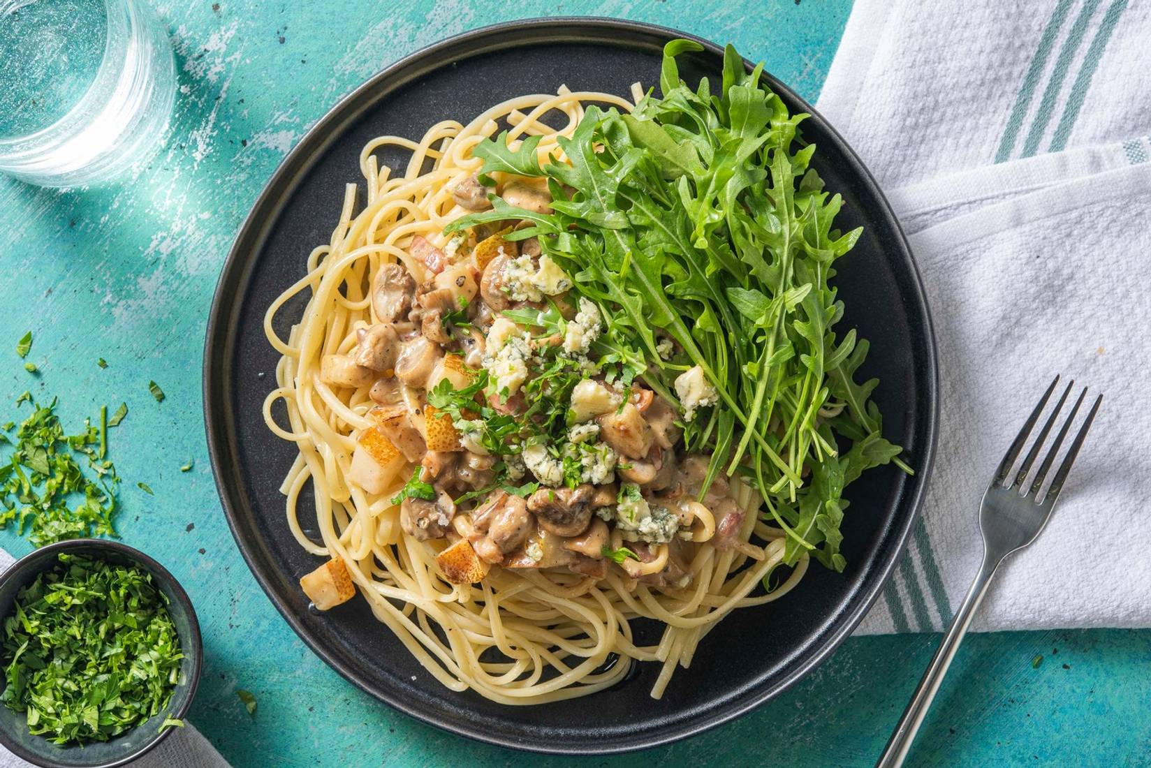 Pasta met spekjes en blauwekaassaus