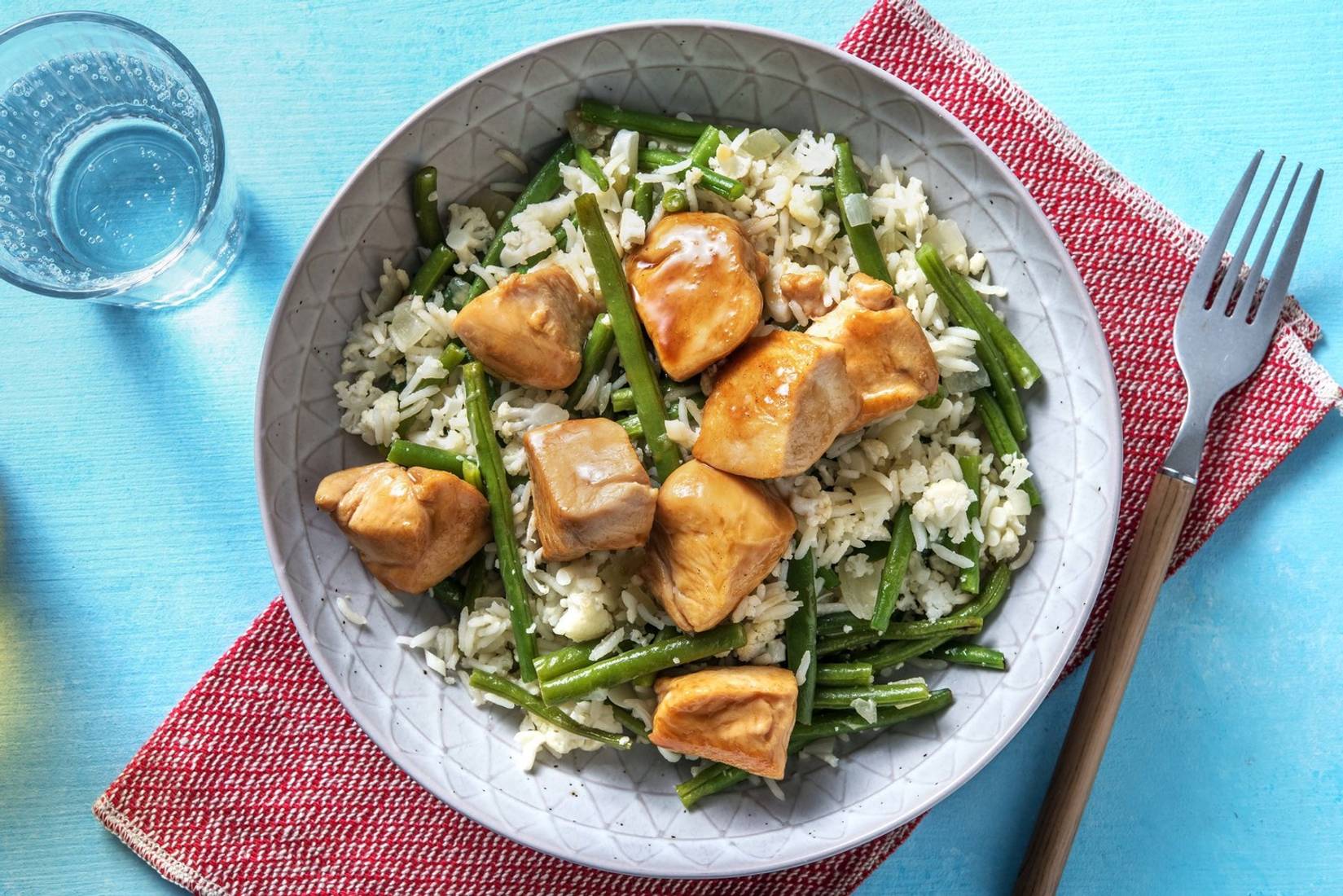 Aziatische kip met sperziebonen en bloemkoolrijst