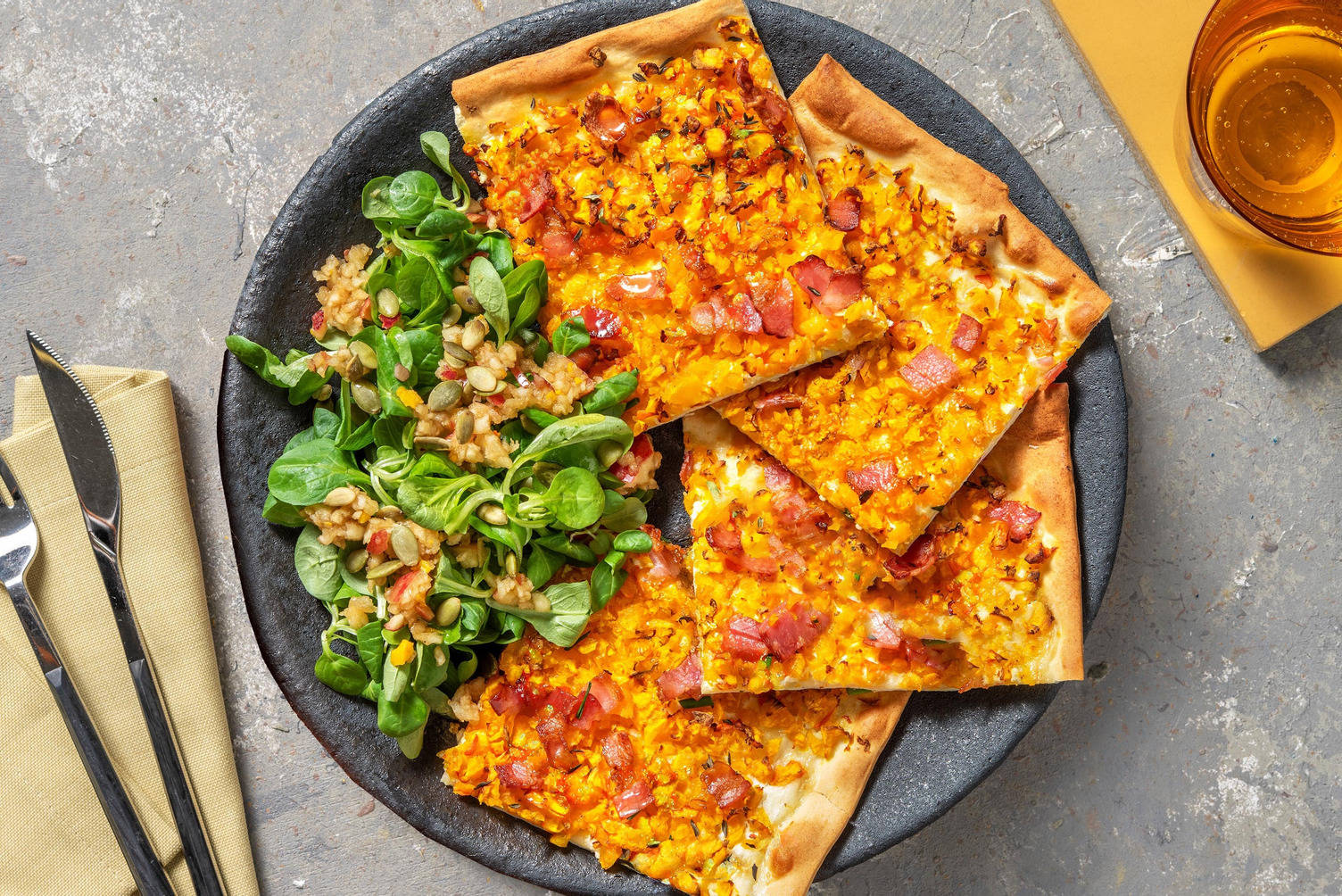 Kürbis-Honig-Flammkuchen mit Bacon