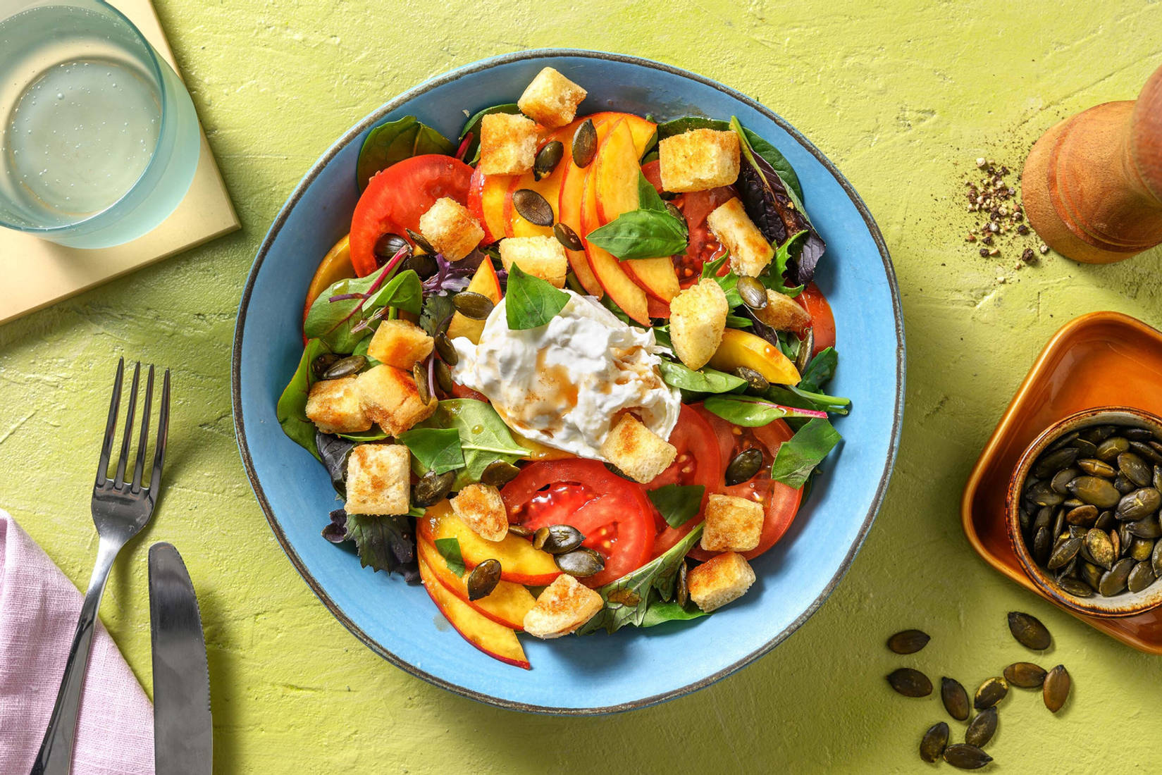 Salade de pêche, tomate & burrata