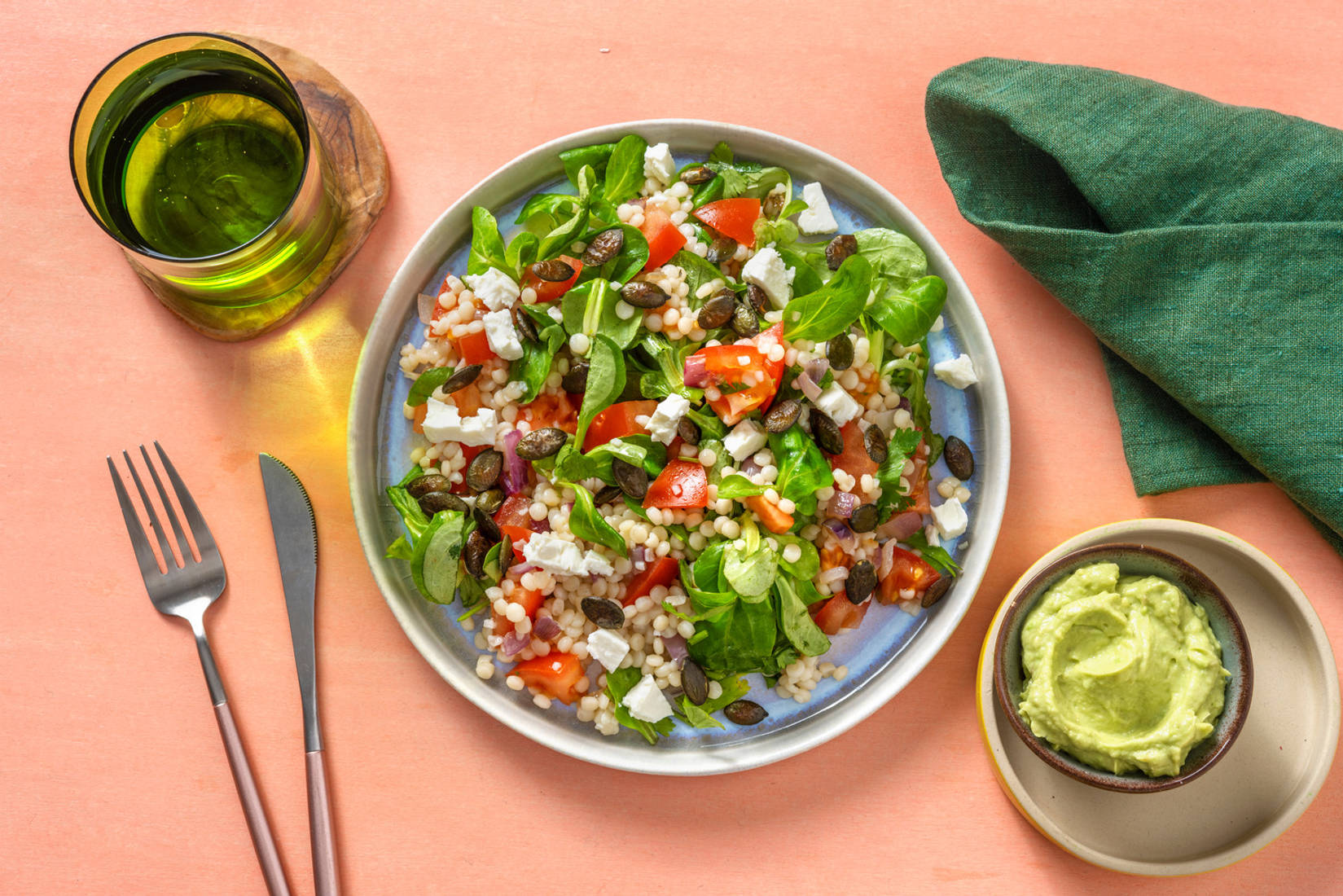 Couscous perlé, guacamole & fromage à la grecque
