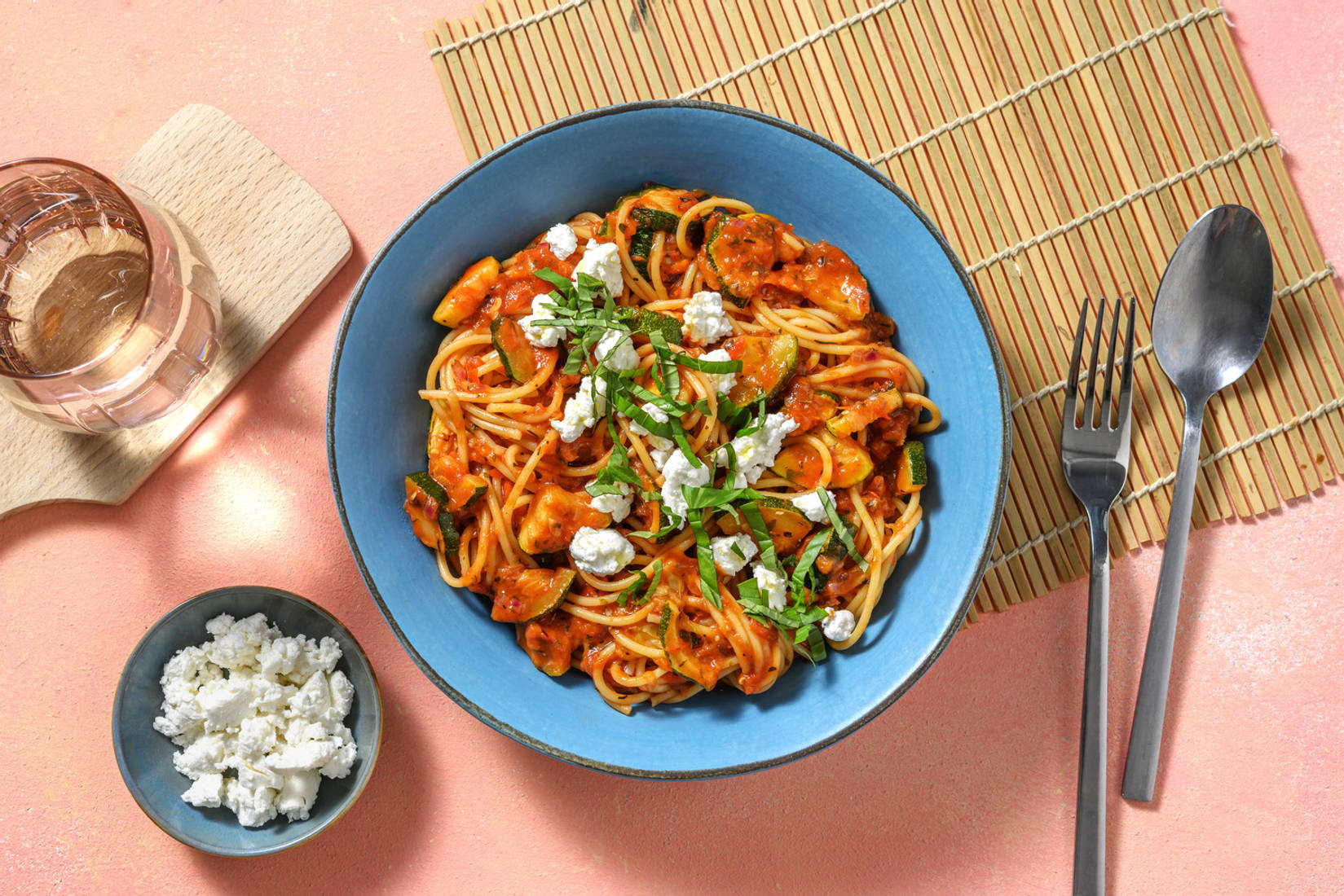 Spaghetti au blé complet en sauce au poivron rôti