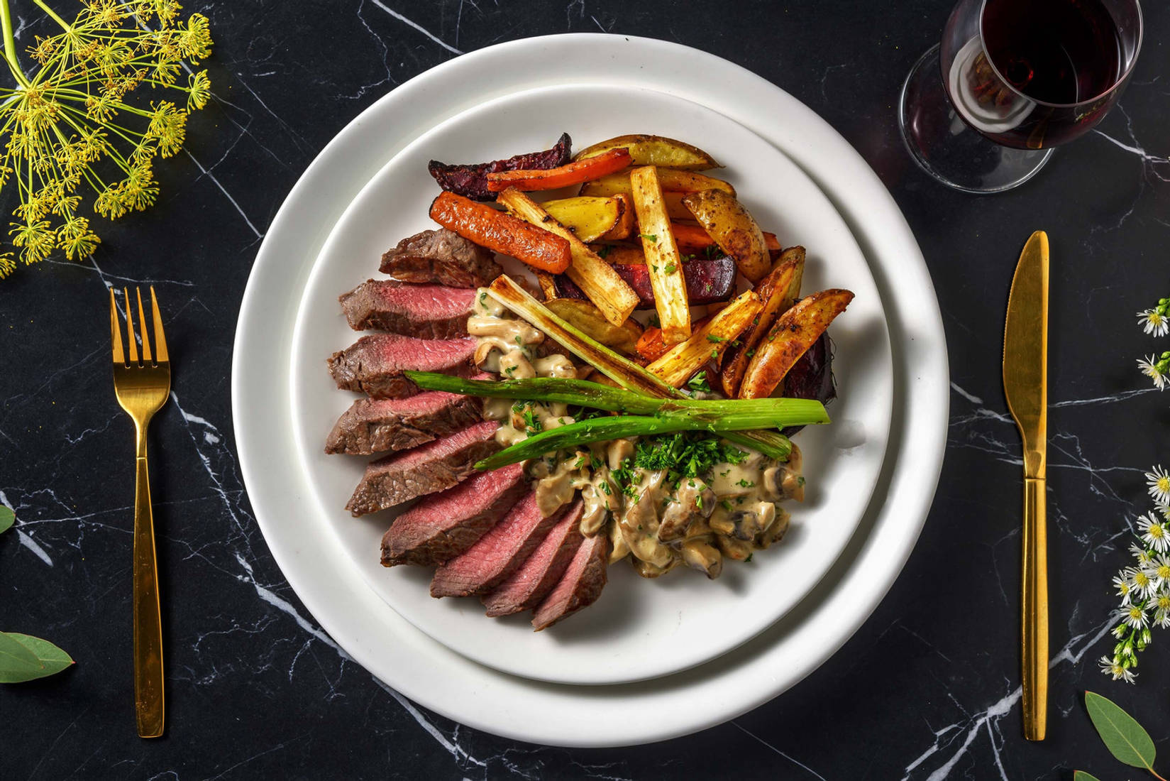 Stekt biff og kremet soppsaus