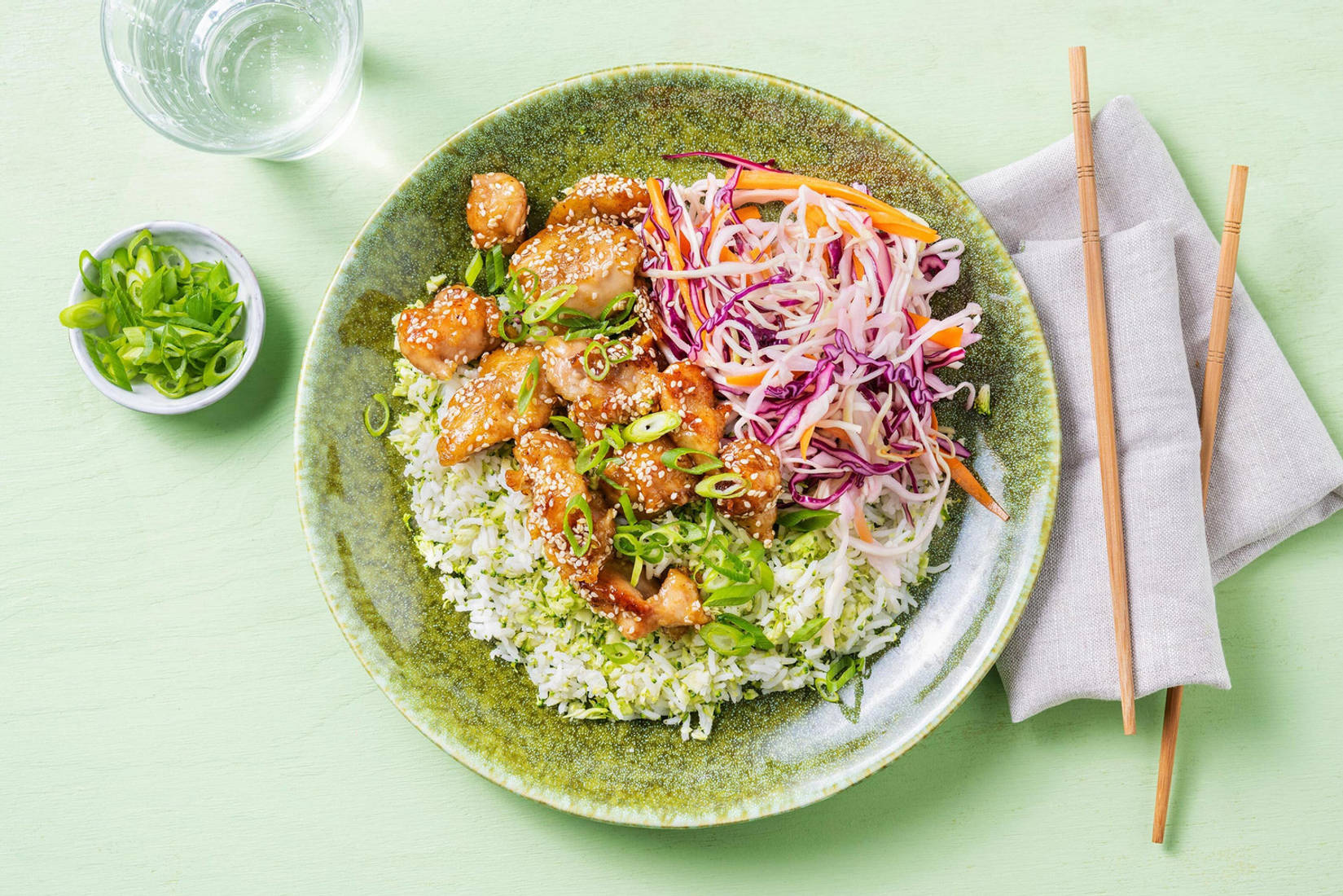 Gebakken kip in sticky sesam-sojasaus