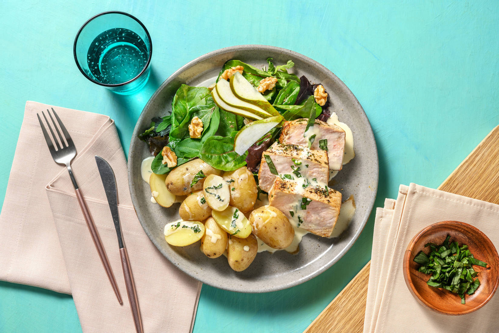 Fläskytterfilé i basilikagräddsås