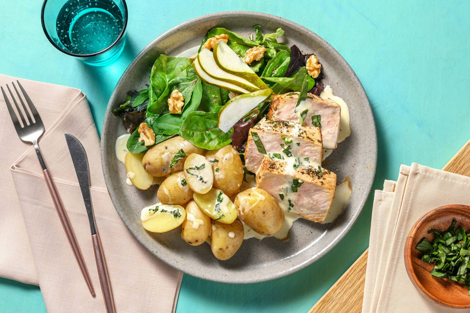 Fläskytterfilé i basilikagräddsås