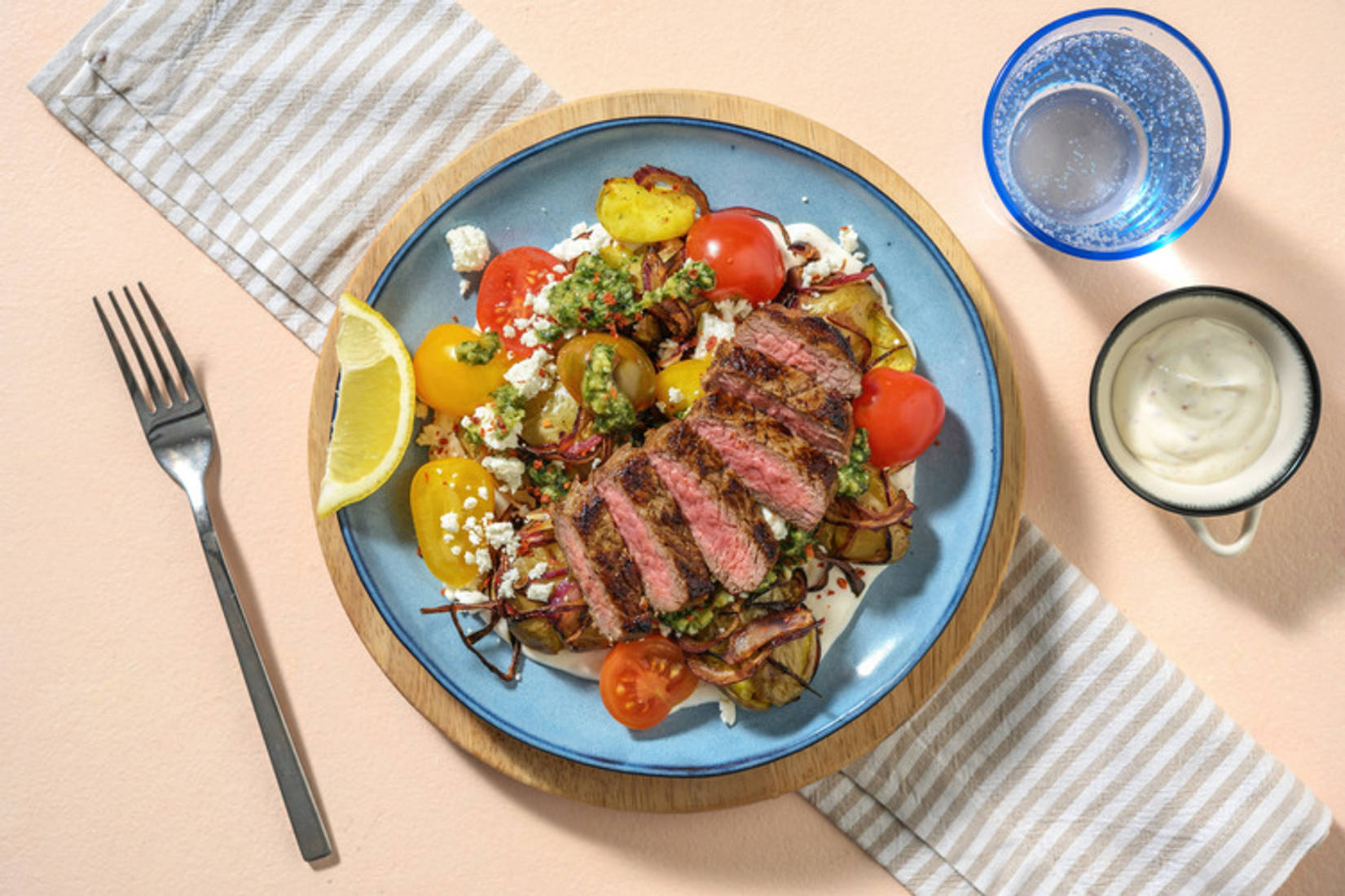 Bärlauchpesto auf Knusperkartoffeln & extra Rindersteak