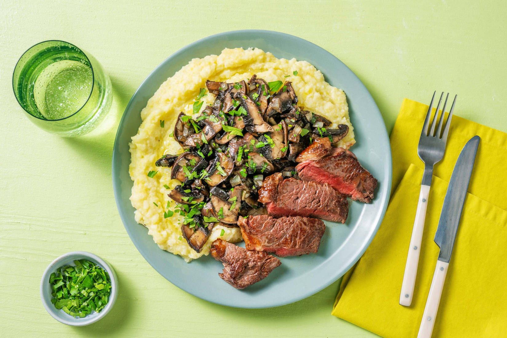 Tagliata di manzo con funghi trifolati 