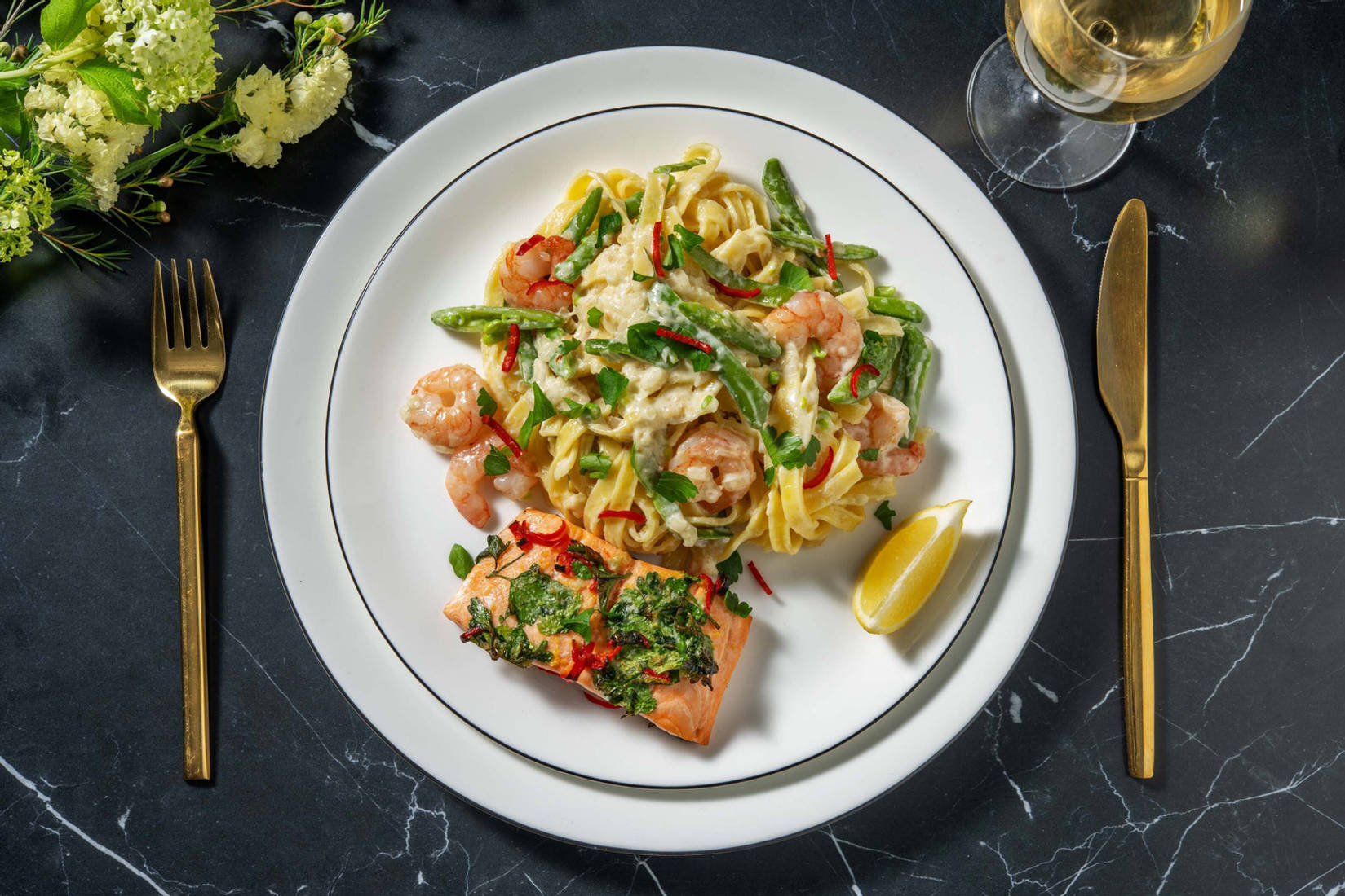 Italiensk lax- och räkpasta