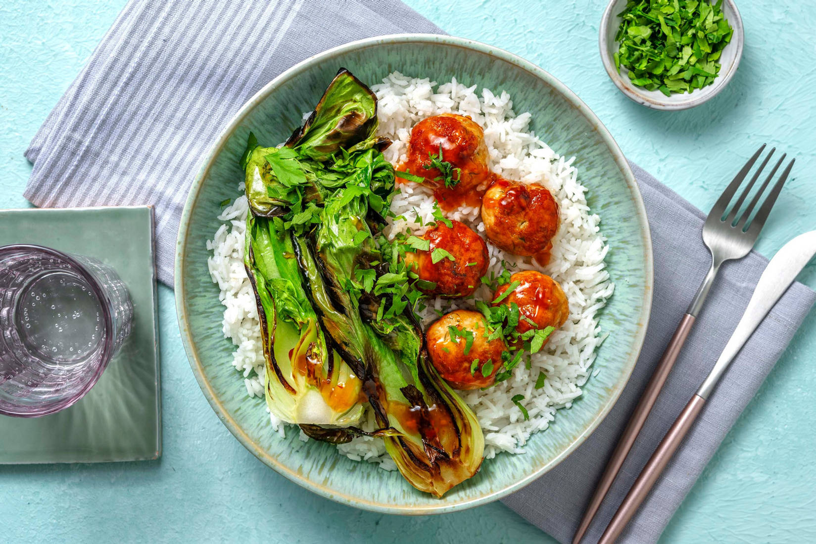 Bowl di polpette di pollo in salsa sweet chili